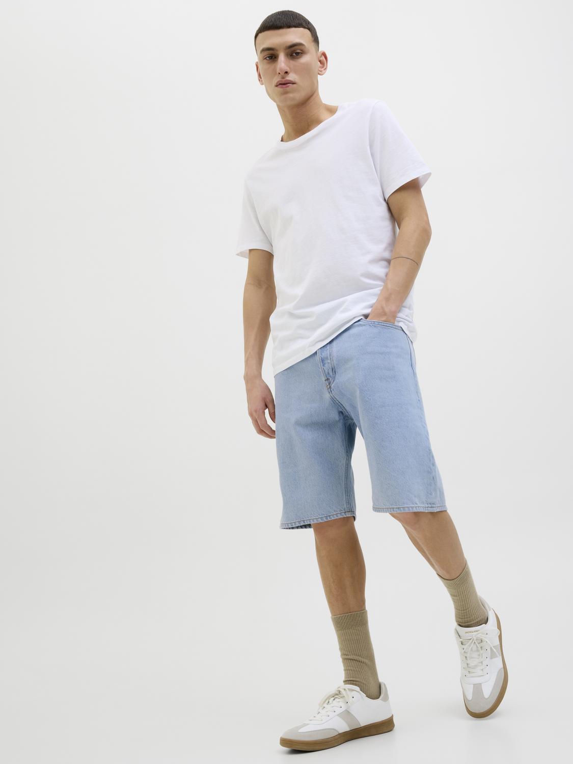 model_shot-creative